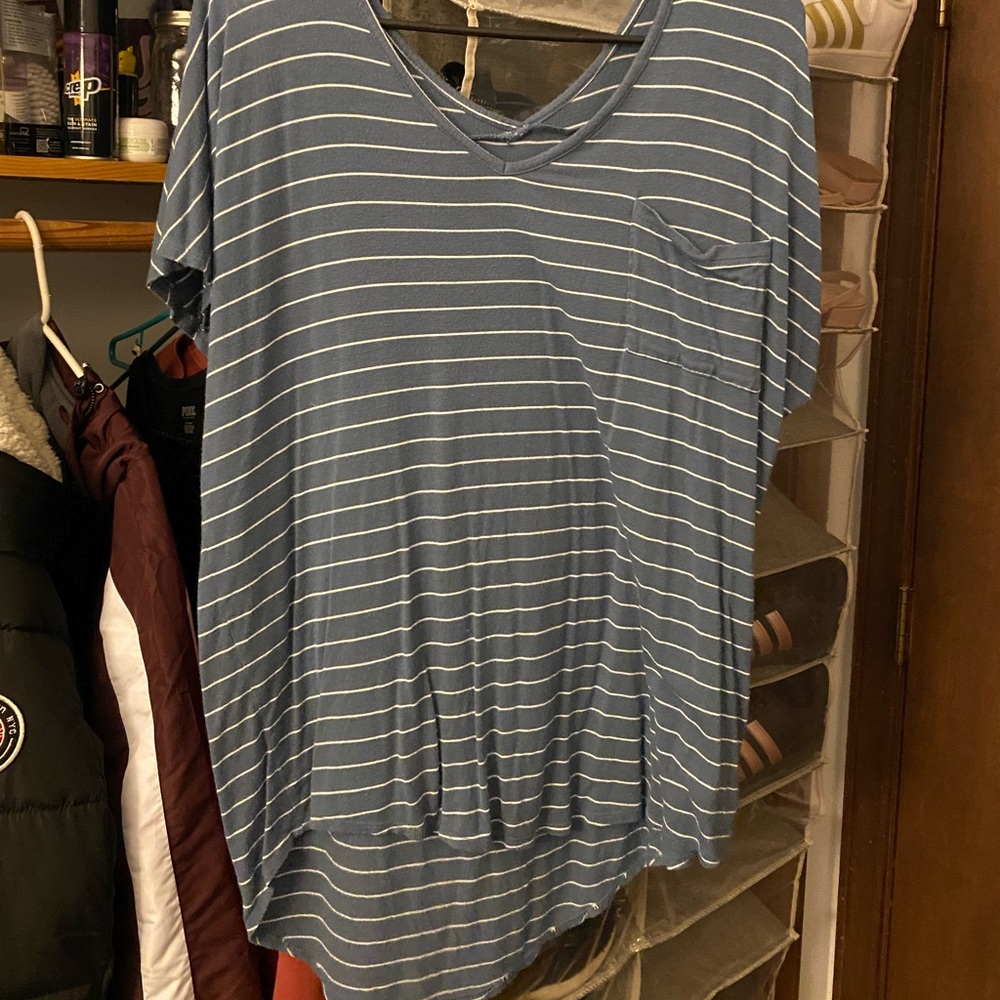 Light weight v-neck